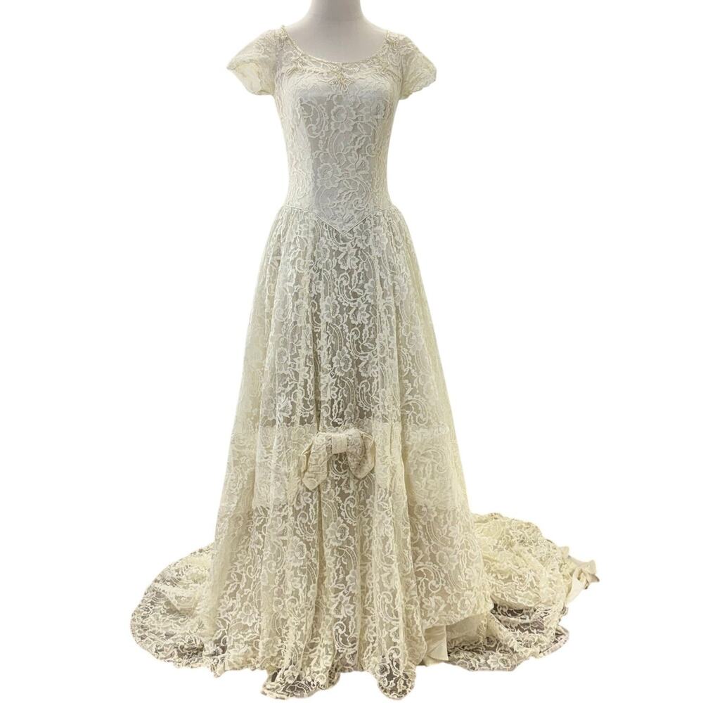 Vintage 1950s Lace Wedding Dress Train Off White Cap Sleeve Bridal Gown XS